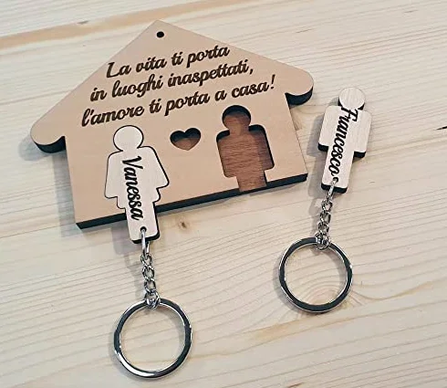 Casetta appendichiavi/portachiavi da parete sagome coppia fidanzati - personalizzato - San Valentino - idee idea regalo legno personalizzato