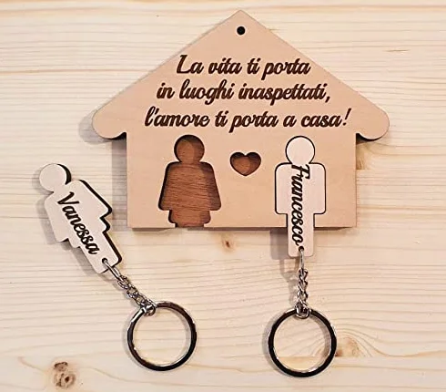 Casetta appendichiavi/portachiavi da parete sagome coppia fidanzati - personalizzato - San Valentino - idee idea regalo legno personalizzato