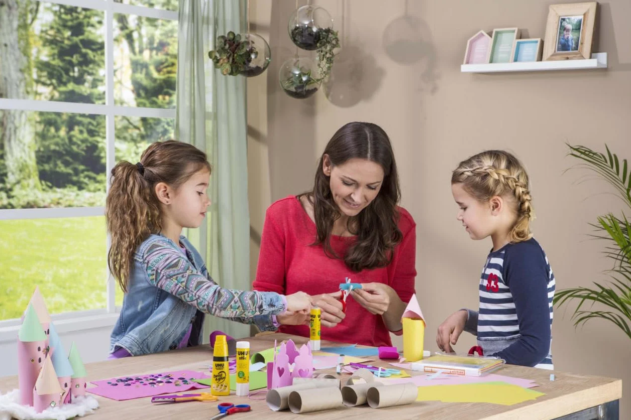 UHU Stic standard, colla per bambini, sicura da usare per i lavoretti, adatta per la scuola, l'ufficio, l'università, 24 x 8.2g