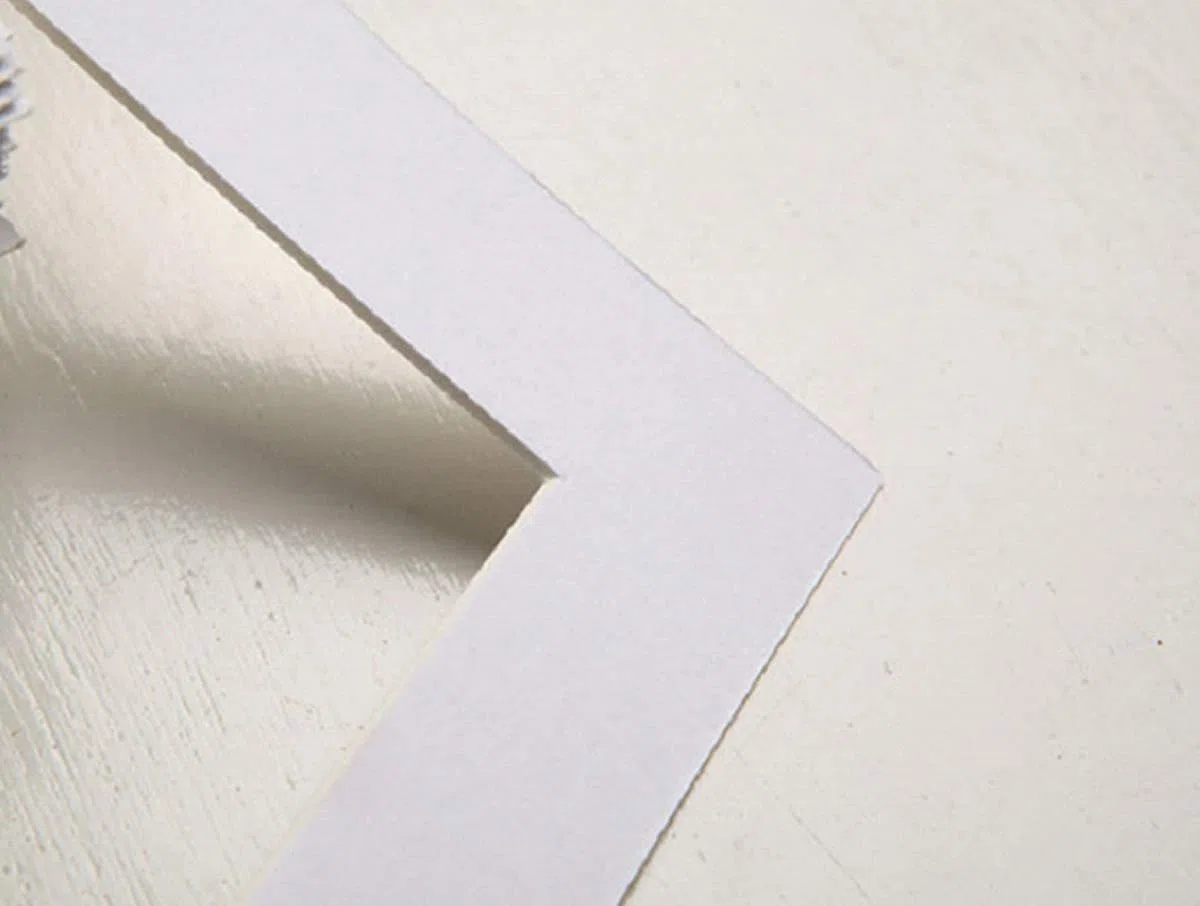 TUKA-i-AKUT 20x Passe-partout da A4 (per Foto da 20x30 cm), Senza Acidi e Resistente All'invecchiamento, Passepartout per Inquadrare Foto, Poster, Stampe d'arte, ecc. Bianco, TKD9100-A4-20x