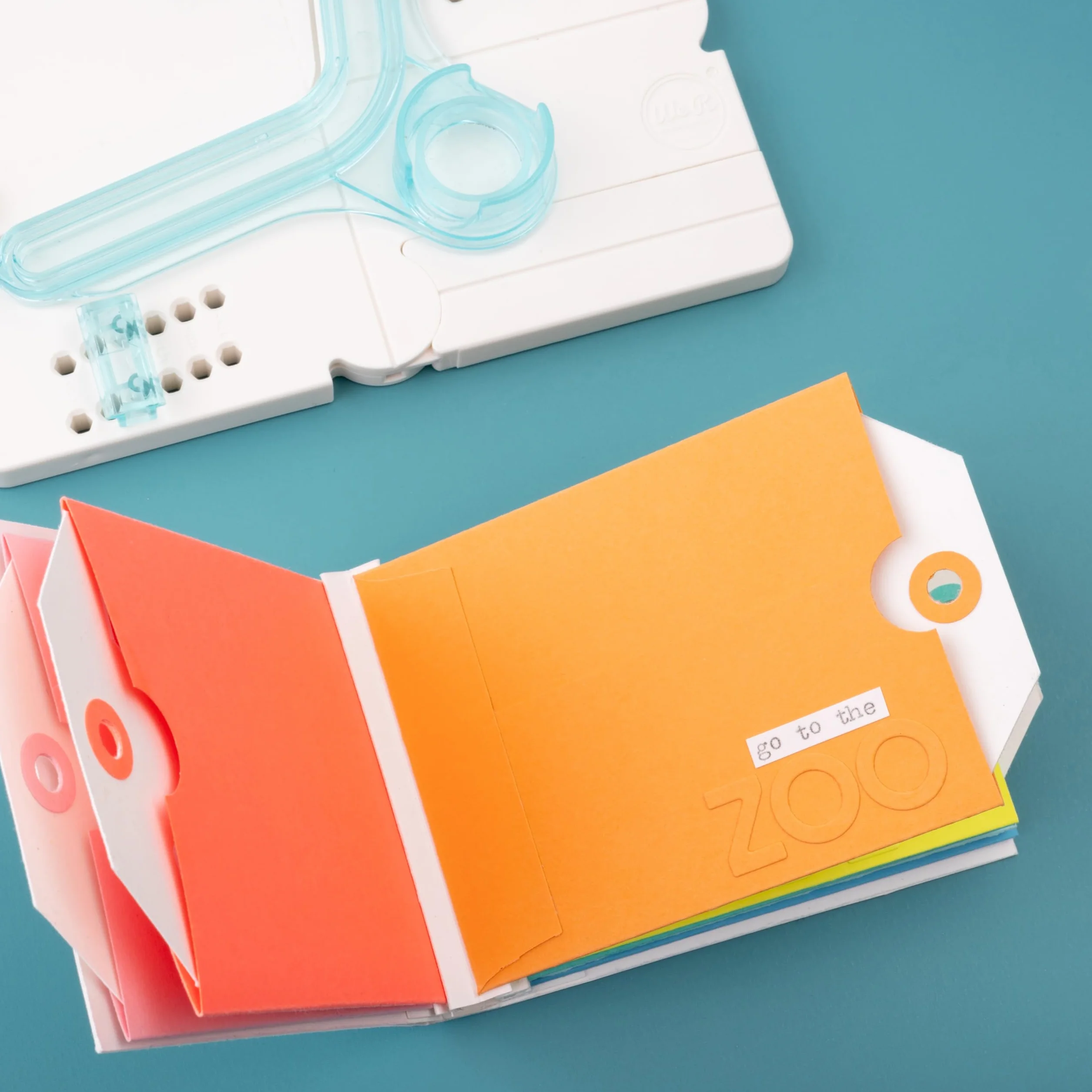 We R Memory Keepers 660484 Pocket punch Board, multicolore