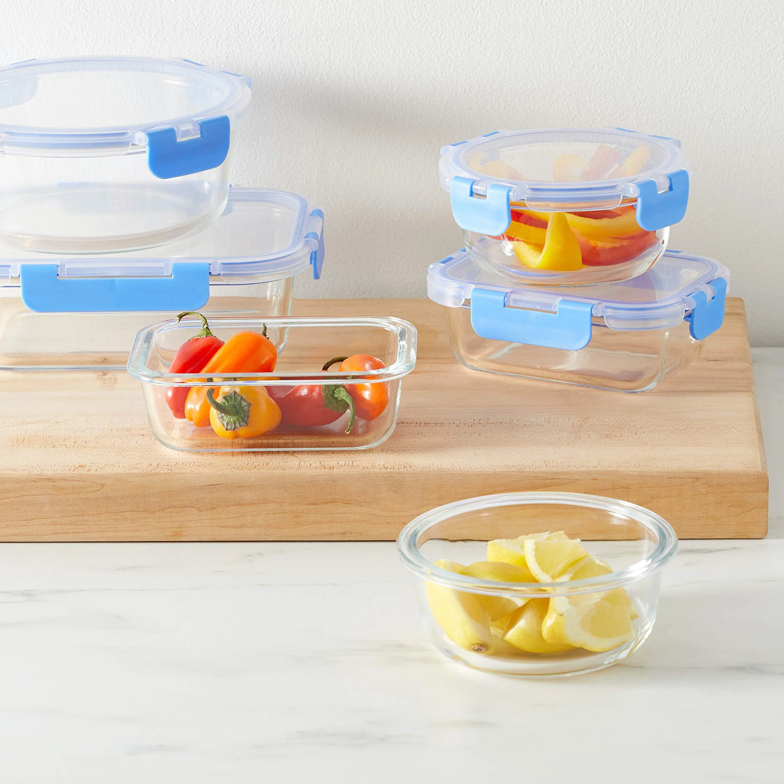 Amazon Basics Contenitori in Vetro per Alimenti con Coperchi Bloccabili, 14 Unità, Senza Bisfenolo A, Trasparenti con Anelli in Silicone Blu